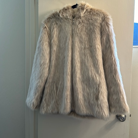 BB Dakota Jackets & Blazers - BB Dakota faux fur jacket